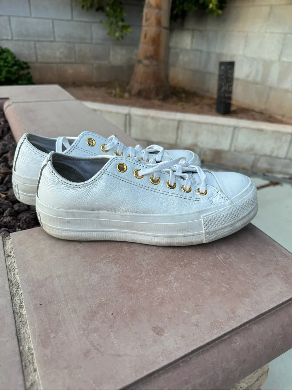 Converse Chuck Taylor all star lift White Leather Platform Sneakers Gold Eyelets